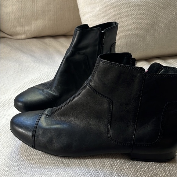 CLARKS Aircushion Boots - Womens Size 9.5 - Picture 2 of 5